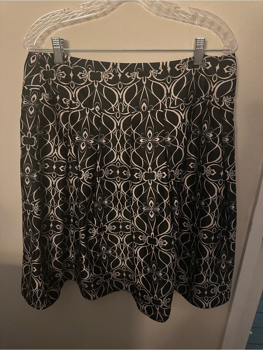 Mossimo Black Cream Geometric Floral Skirt Size 10 A-Line